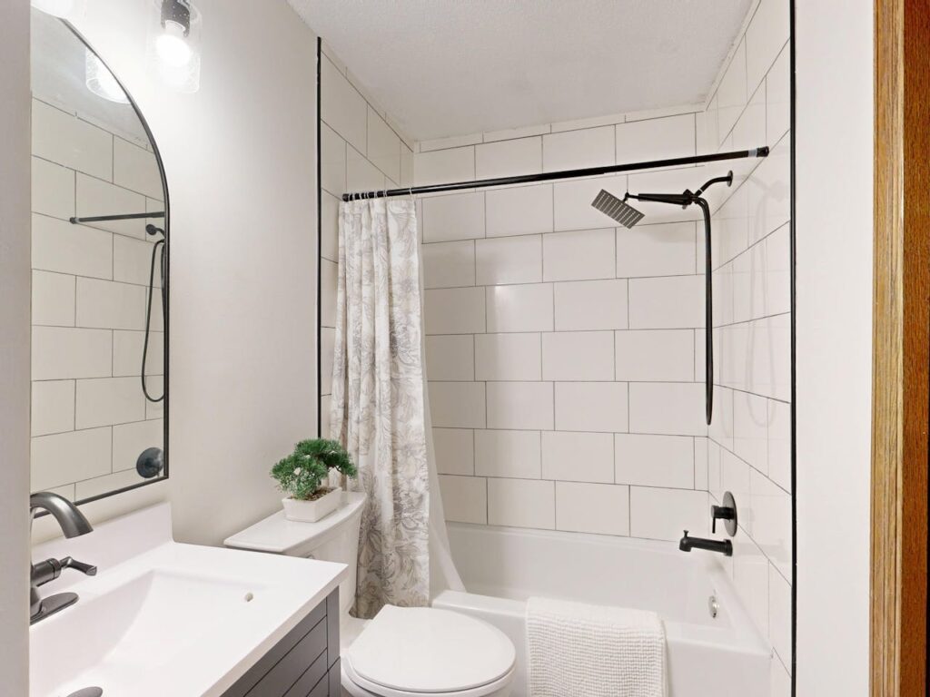 Aménagement petite salle de bain 4m2 : toutes les astuces pour gagner de la place