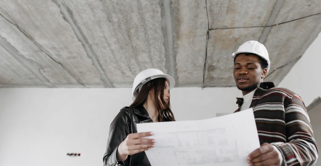 Différence maître d&rsquo;œuvre et maître d&rsquo;ouvrage : qui fait quoi sur un chantier ?