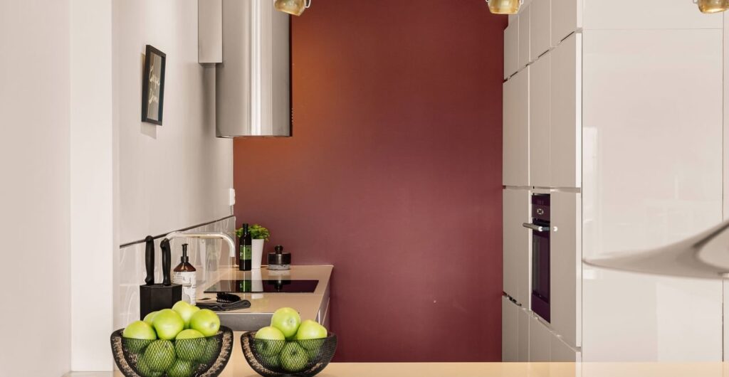 Quel mur peindre en couleur dans une cuisine ?